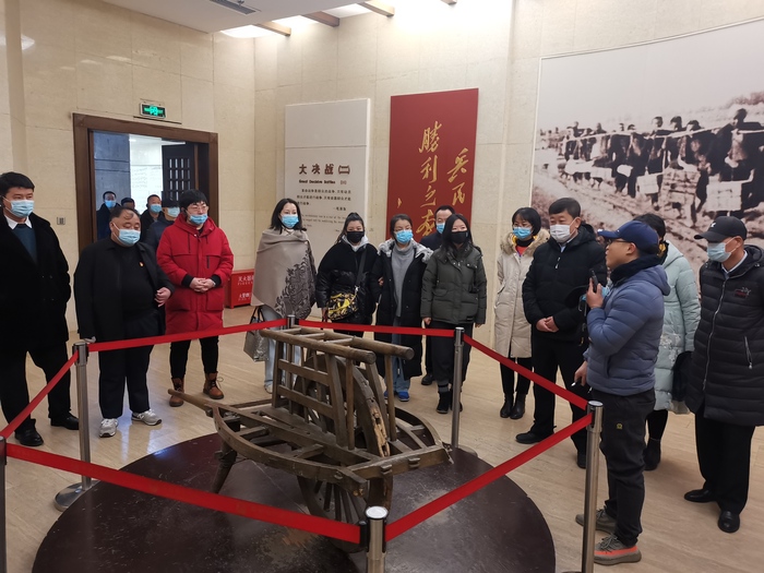 参观西柏坡纪念馆.jpg