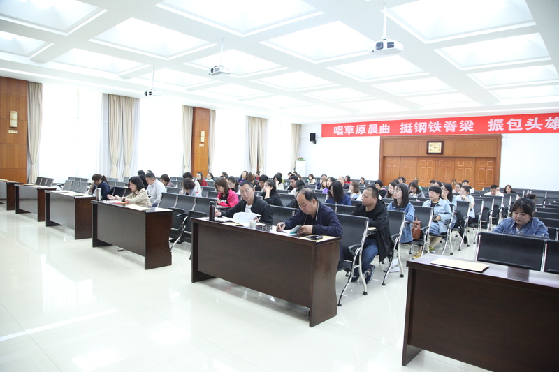学员认真听讲.JPG