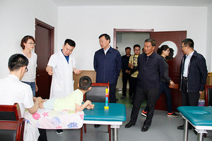 赵江涛市长到市残疾人康复中心看望慰问残障儿童