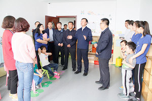 赵江涛市长到市残疾人康复中心看望慰问残障儿童