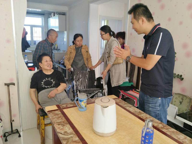 白云矿区副区长武志强走访慰问贫困残疾人家庭 - 包头市残疾人联合会